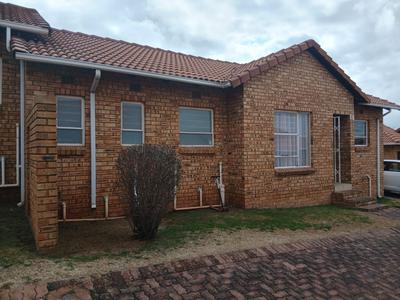 Simplex For Rent in Groblerpark Ext, Roodepoort